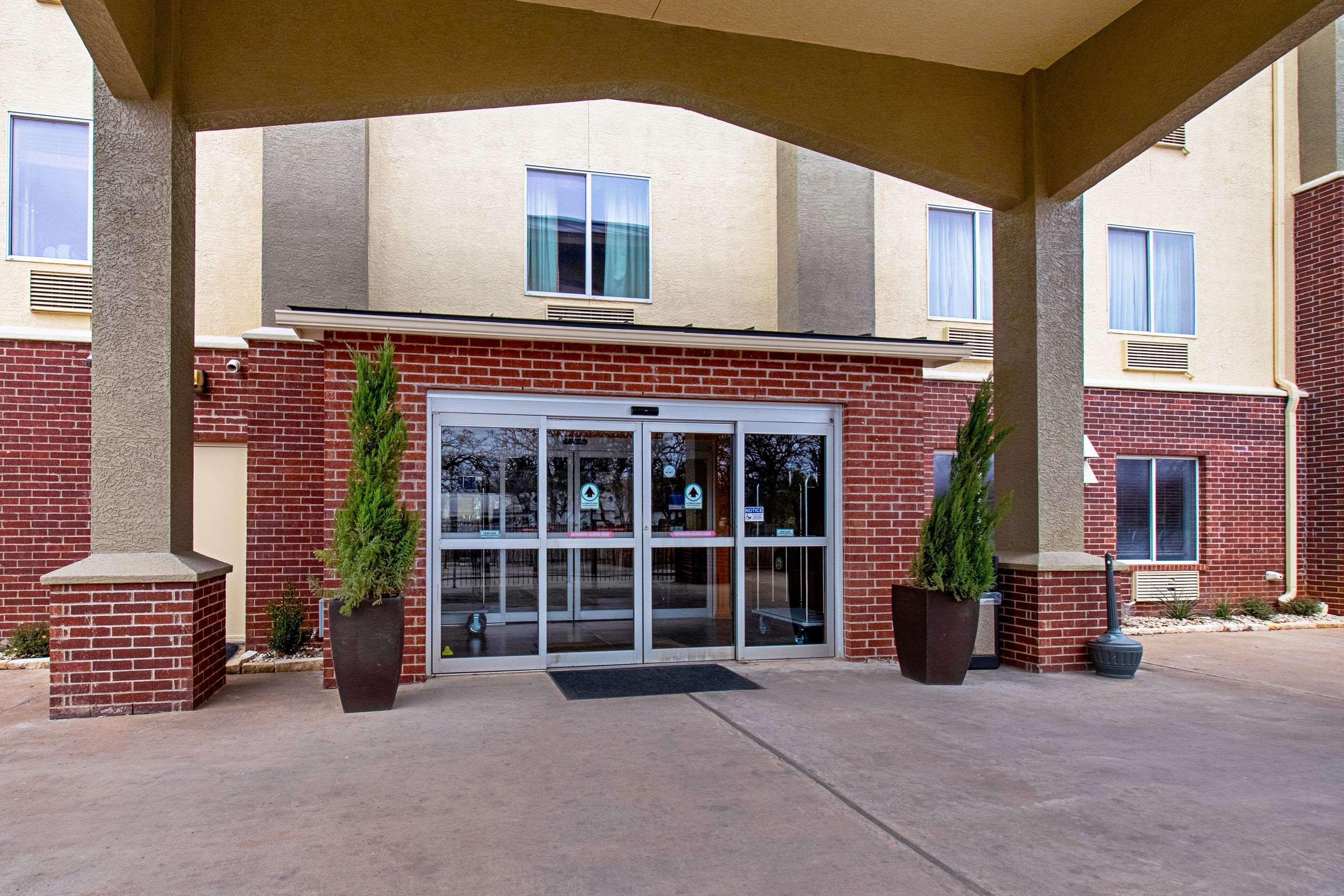 Comfort Inn & Suites And Suites Fredericksburg Exterior photo
